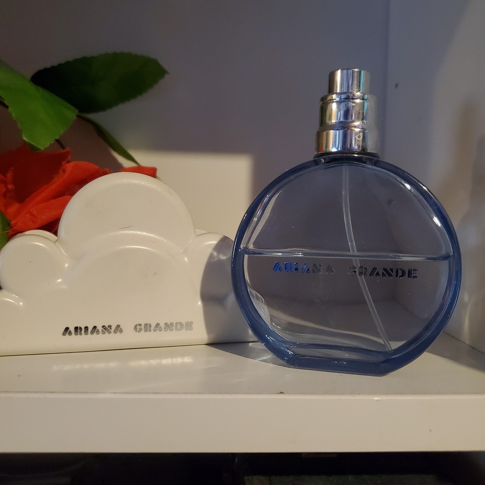 Ariana Grande Cloud about 50% full - Picture 2 of 3